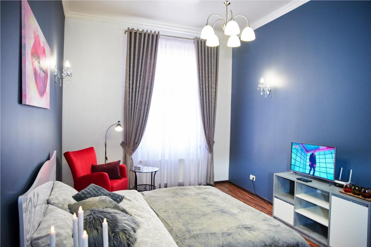 Designer Apartment In The Center Lviv Exterior photo