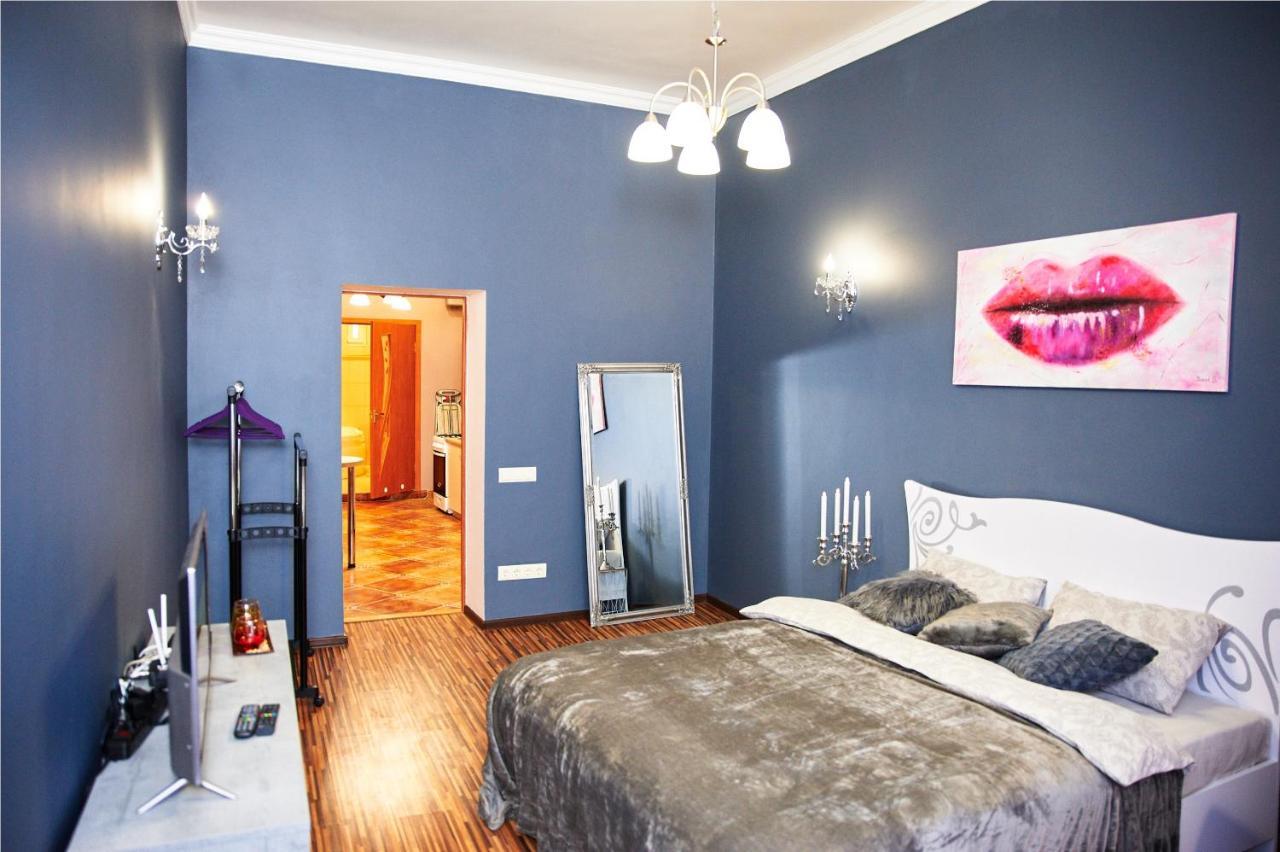 Designer Apartment In The Center Lviv Exterior photo